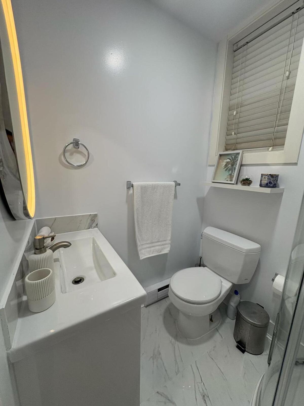 Guest Room With Private Bath In Langford Victoria Exterior foto